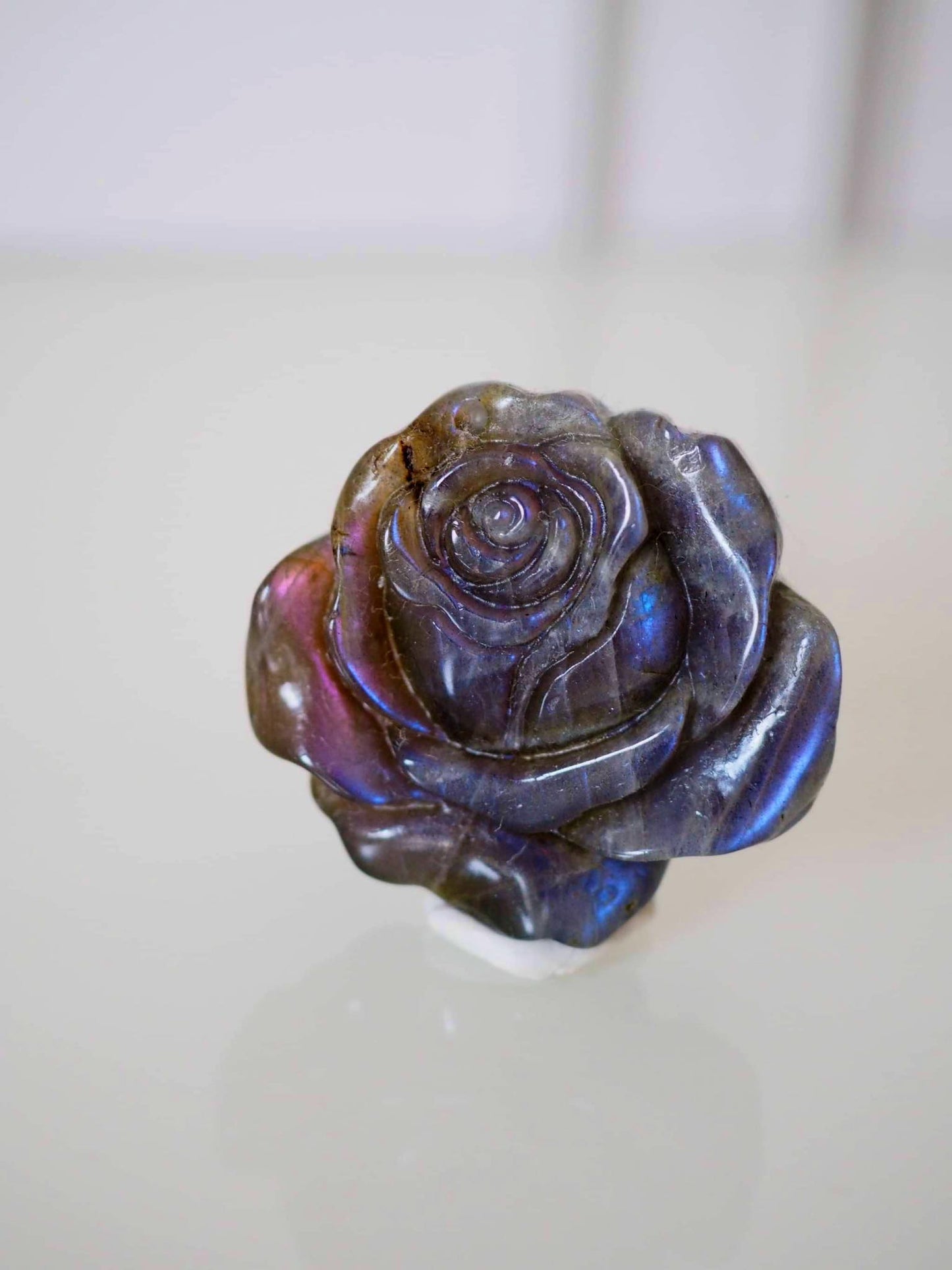 Lila Gold Labradorit Rose Gravur . Purple Golden Labradorite Rose Carving ca. 3.5 cm  - aus Madagascar . China