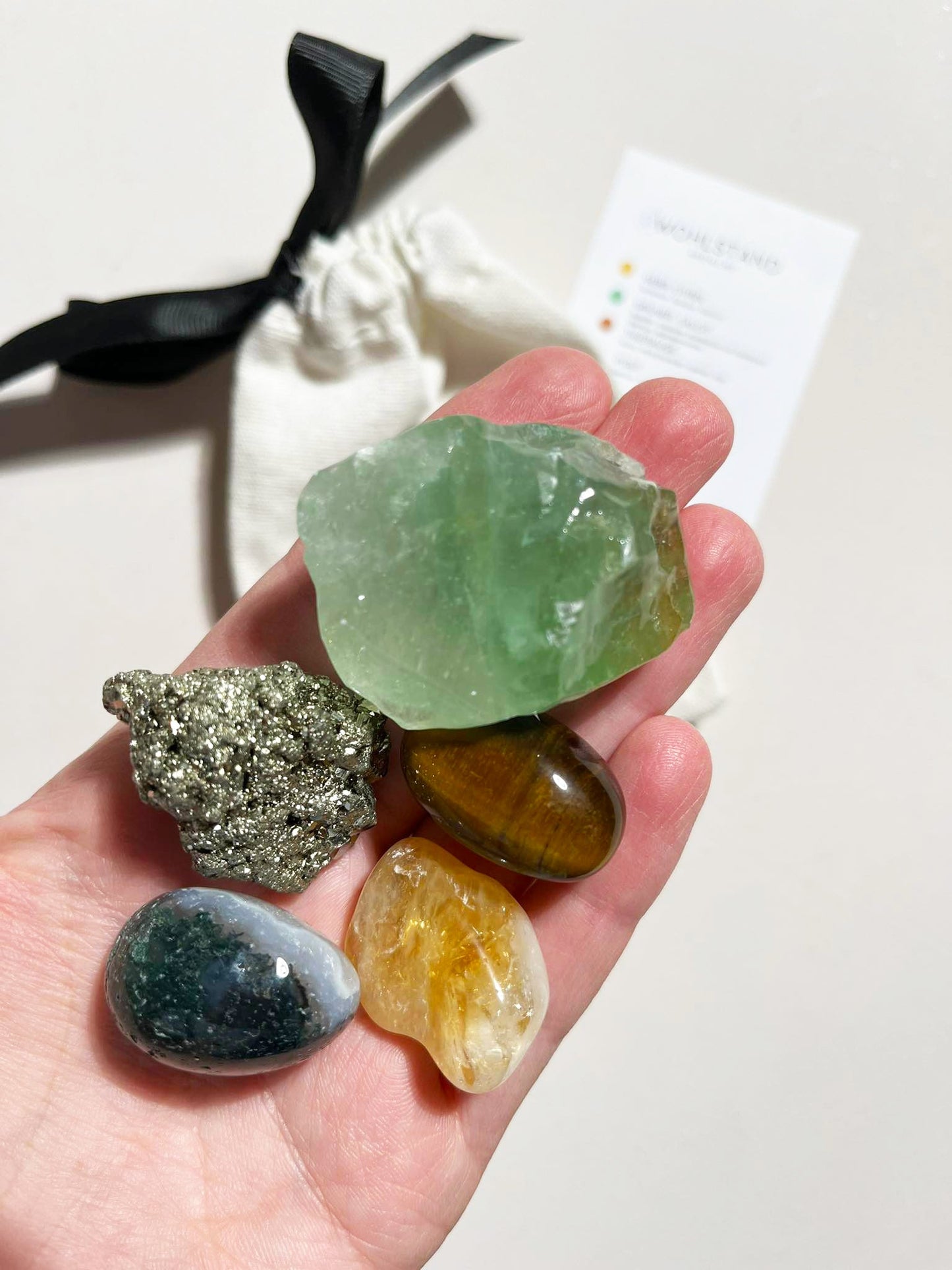 Kristall Set . Erfolg . Geld . Überfluss .  CRYSTAL KIT MONEY & ABUNDANCE . Citrin . Grüner Calcit . Tigerauge . Pyrit . Moosachat