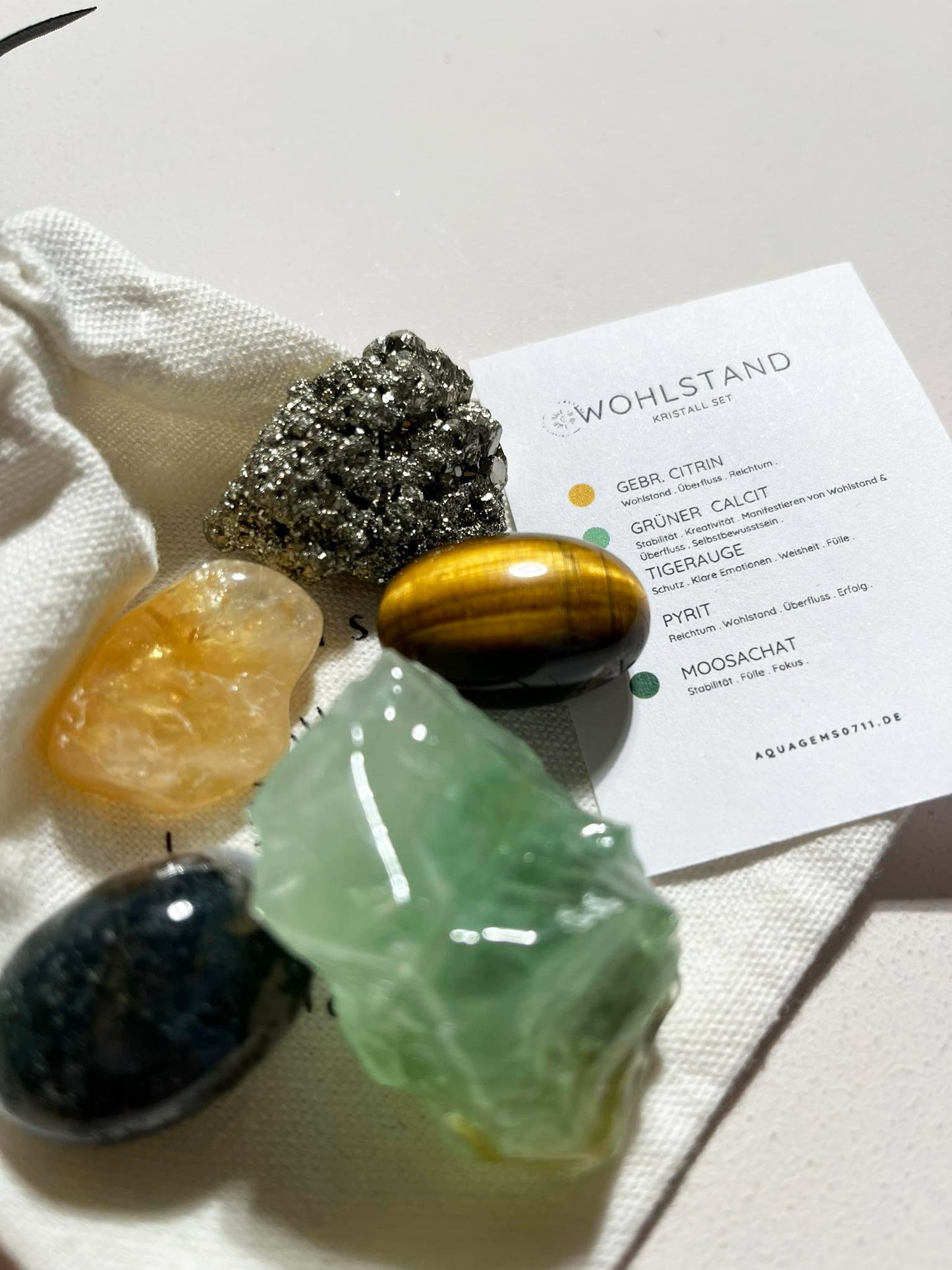 Kristall Set . Erfolg . Geld . Überfluss .  CRYSTAL KIT MONEY & ABUNDANCE . Citrin . Grüner Calcit . Tigerauge . Pyrit . Moosachat