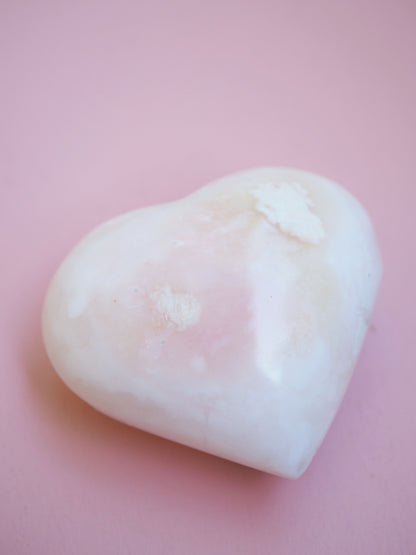 Pinker Anden Opal Herz  mit Cave aus Peru - High Quality