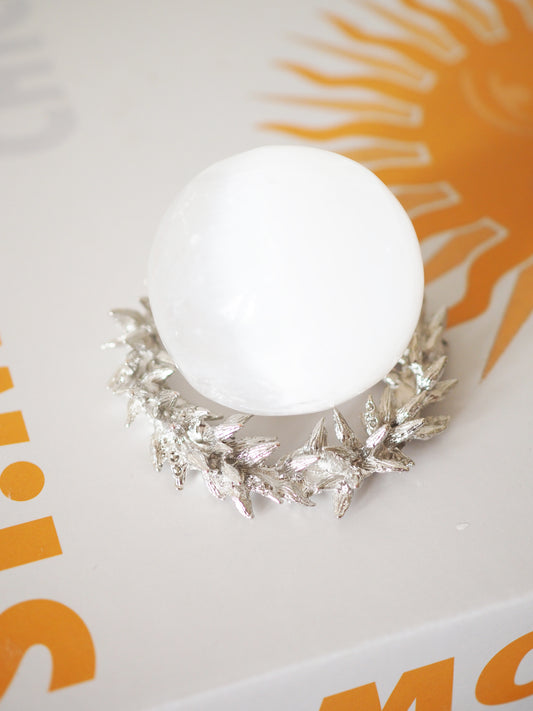 BLÄTTER MEDIUM Hochwertiger Metall Kugel Ständer . Halter . Sphere Stand  SILBER
