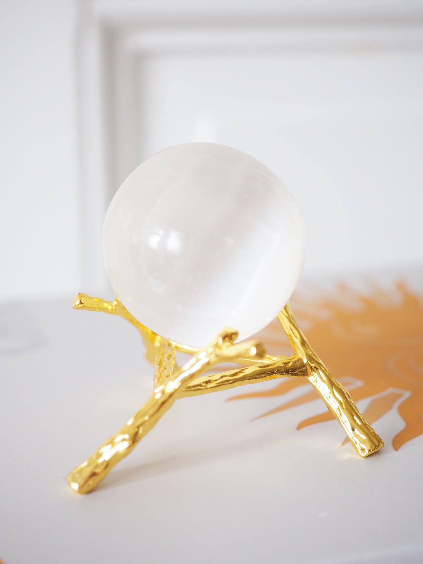 AST / BAMBOO Hochwertiger Metall Sphere Stand in GOLD