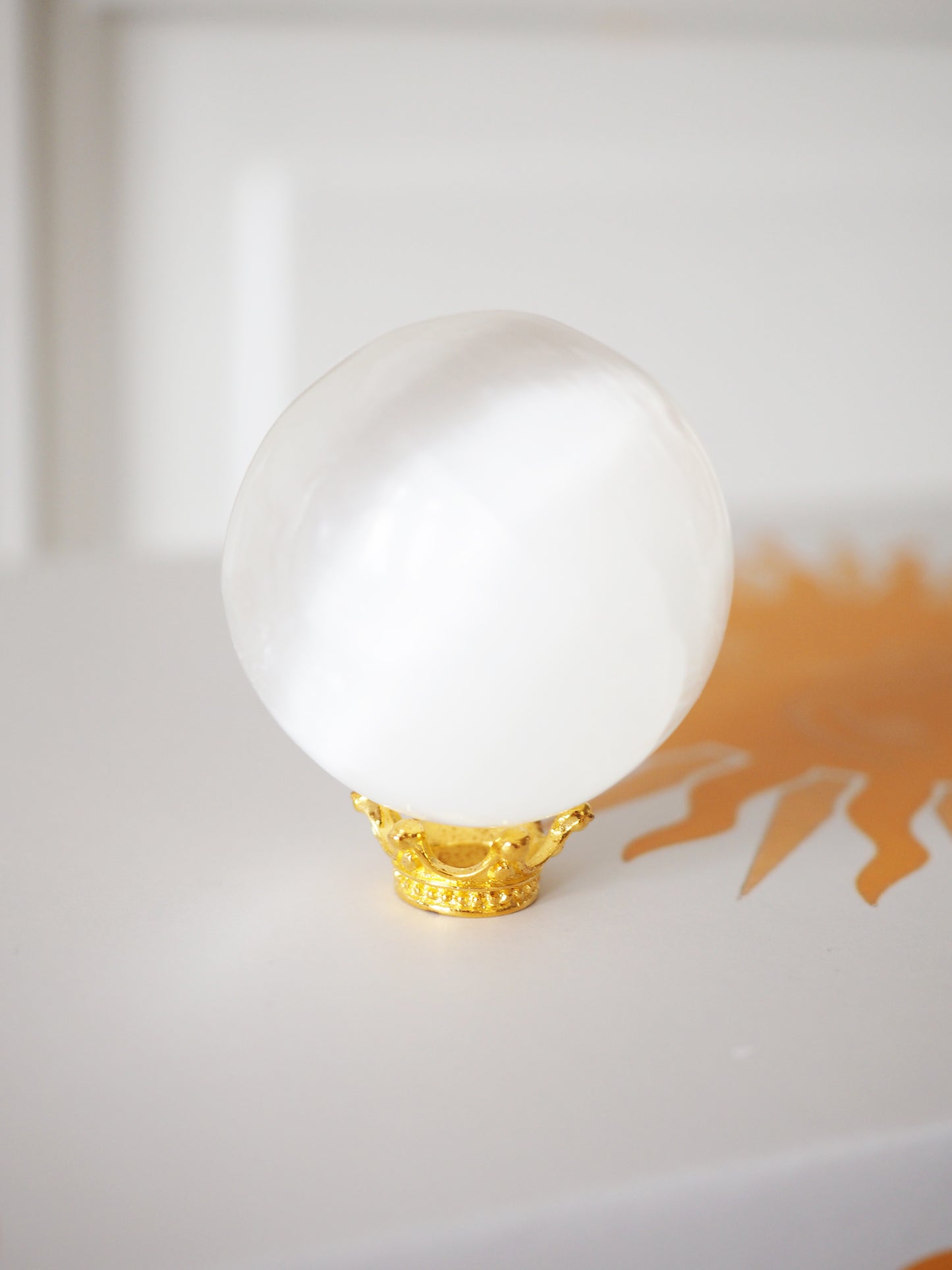 KRONE Hochwertiger Metall Mini Sphere Stand . Kugel Ständer . Halter in GOLD