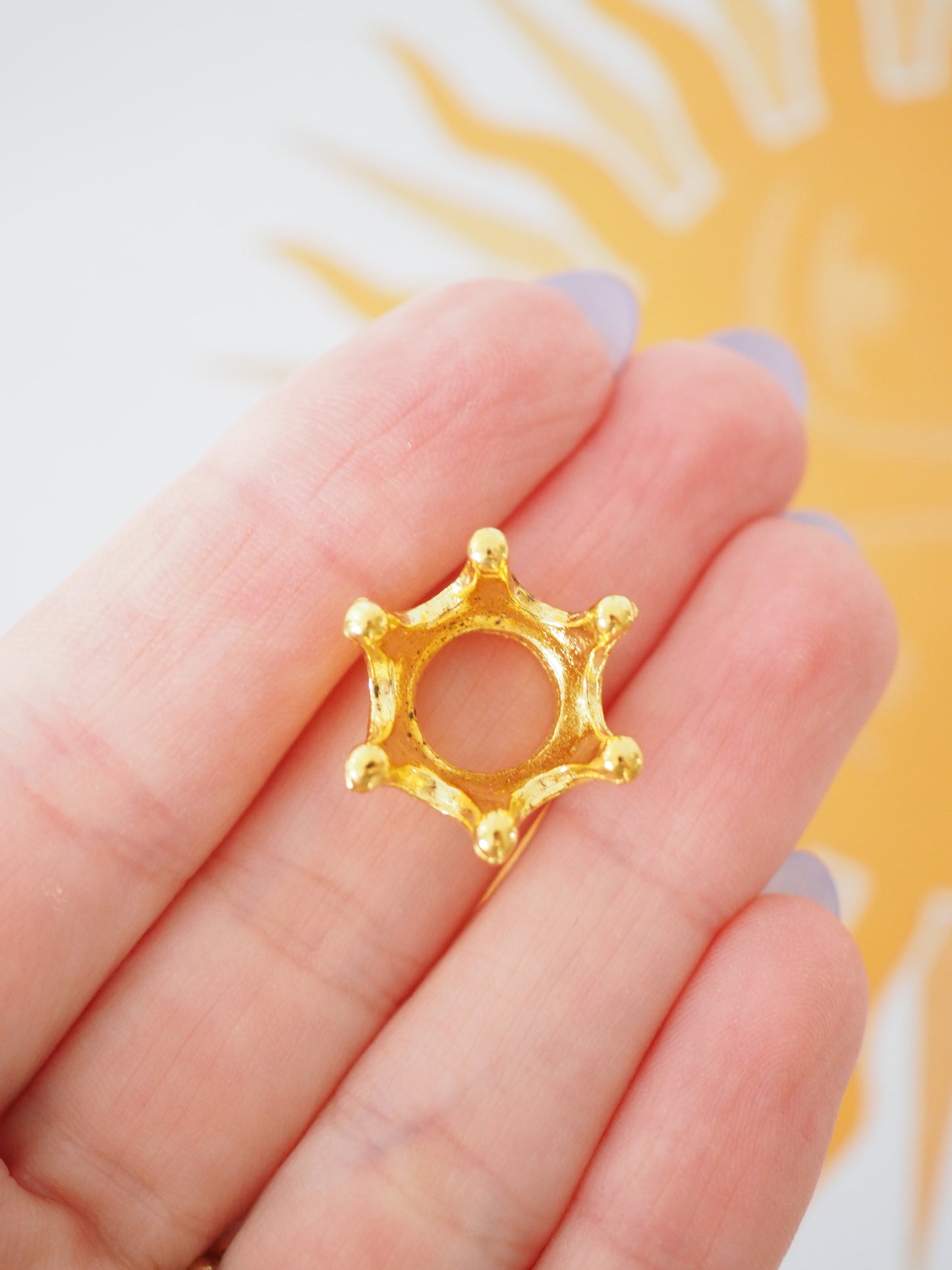 KRONE Hochwertiger Metall Mini Sphere Stand . Kugel Ständer . Halter in GOLD