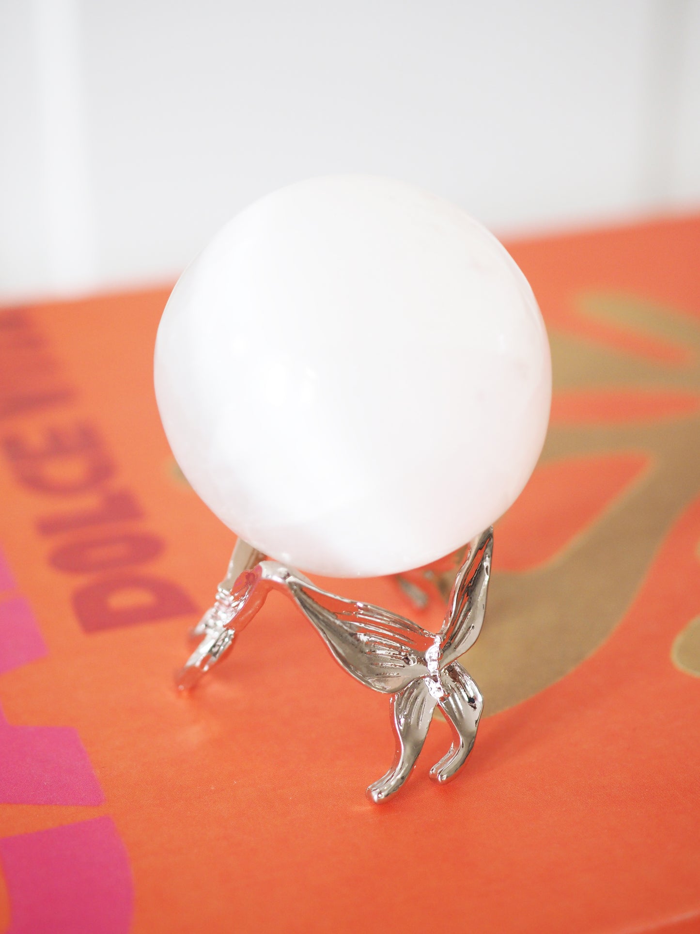 SCHMETTERLING SMALL Hochwertiger Metall Sphere Stand . Kugel Ständer . Halter SILBER