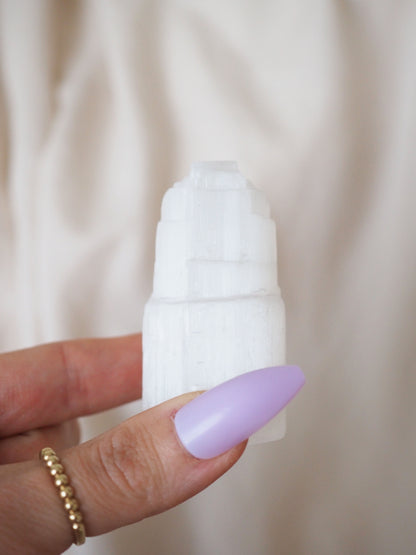 Baby Selenit Turm 6 cm aus Marokko -Handcarved