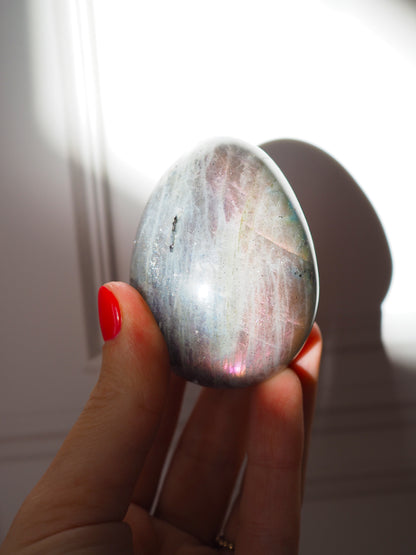 Goldenes Labradorit Ei. Golden Labradorite Egg ca. 7cm - aus Madagascar Handcarved FLASHY
