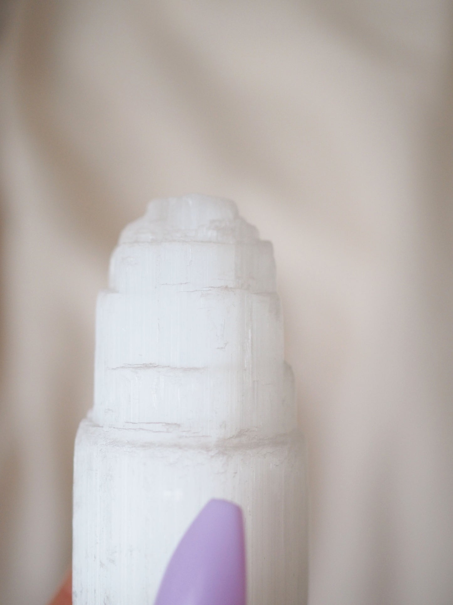 Baby Selenit Turm 6 cm aus Marokko -Handcarved