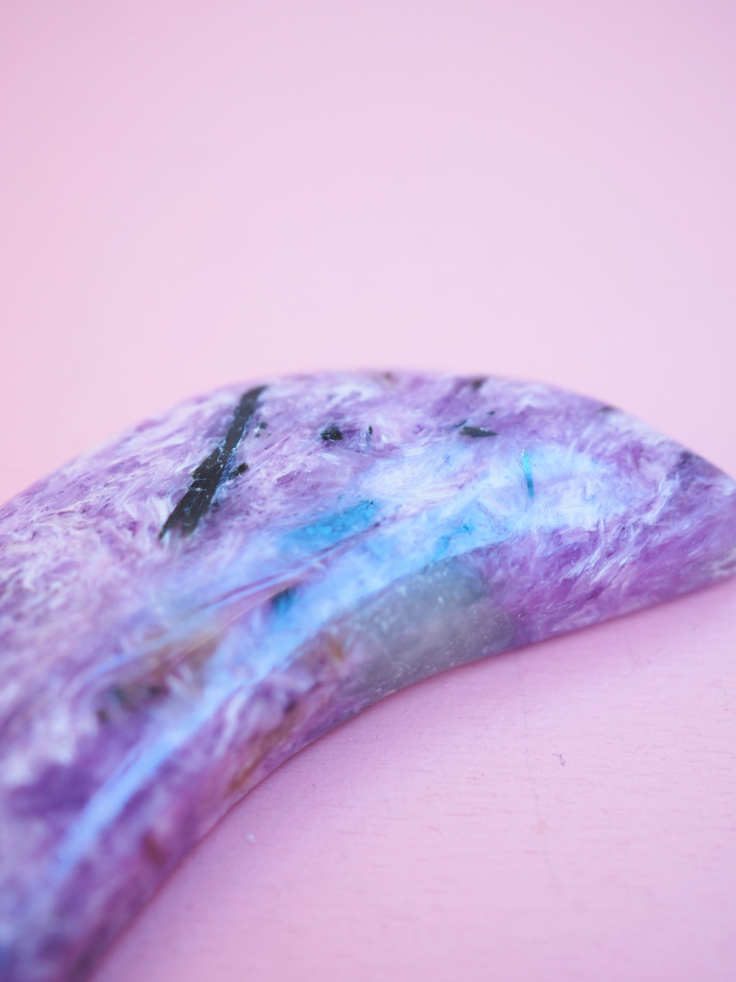 Charoite Moon -+6cm aus Russland - Hand Carved High Quality