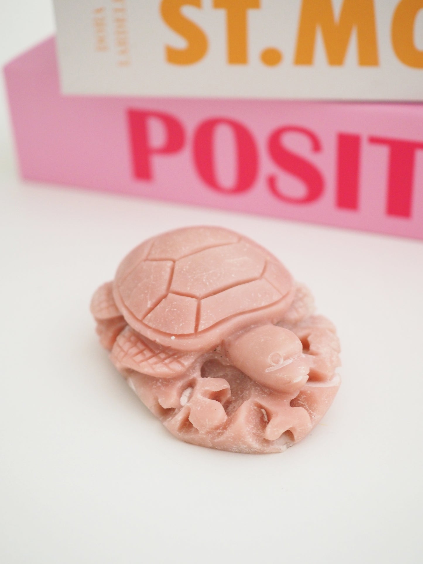 Wasser Schildkröte Dunkel Pinker Opal . Deep Pink Opal ca 8 cm  - Hand Carved []