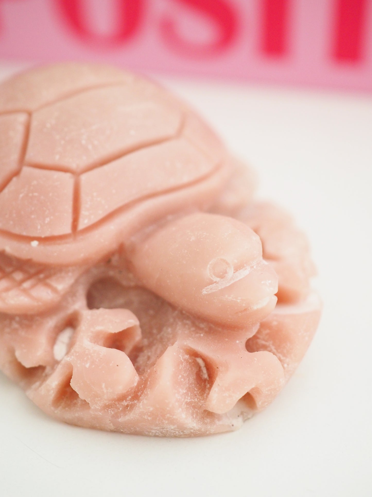 Wasser Schildkröte Dunkel Pinker Opal . Deep Pink Opal ca 8 cm  - Hand Carved []