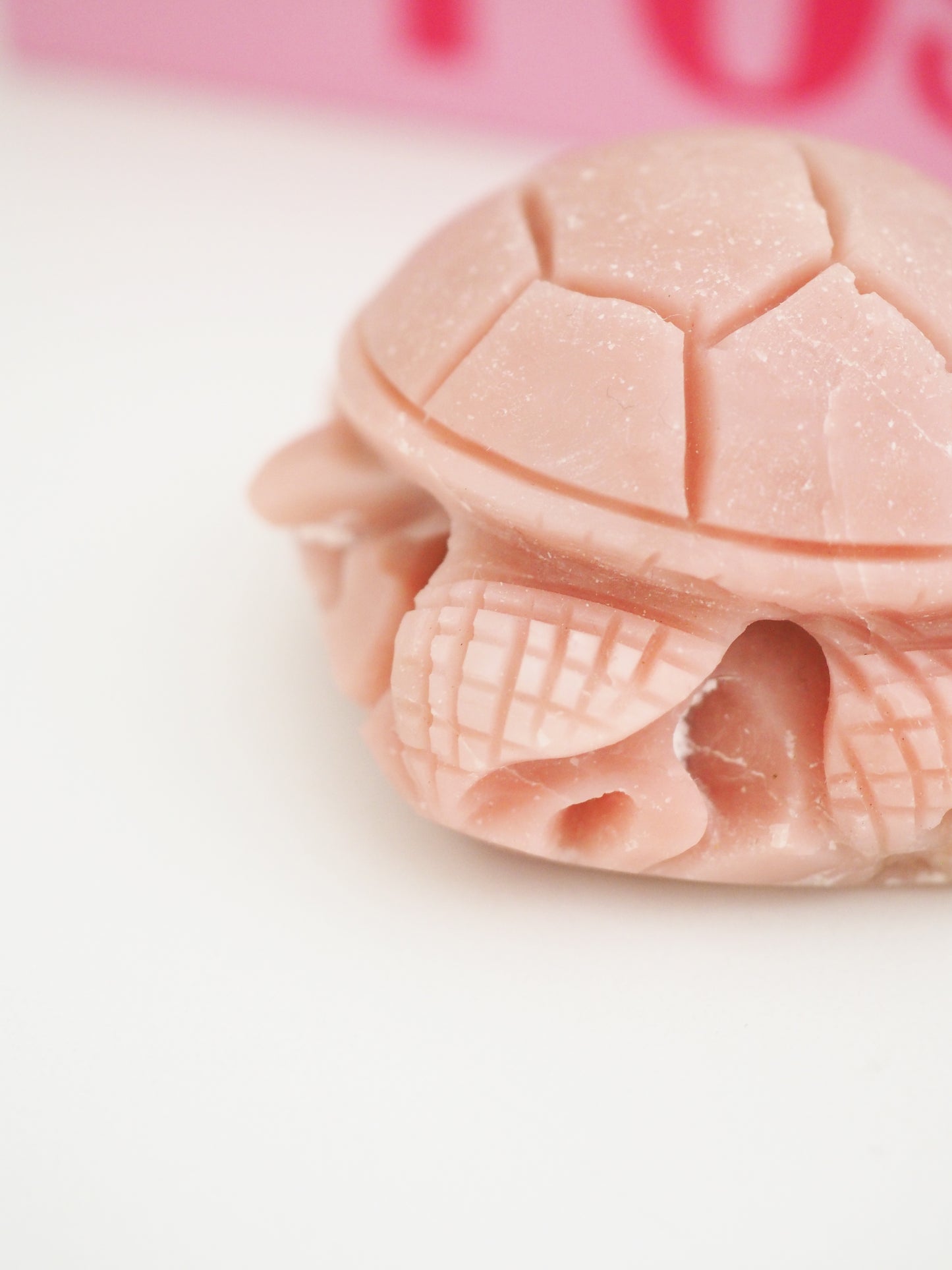 Wasser Schildkröte Dunkel Pinker Opal . Deep Pink Opal ca 8 cm  - Hand Carved []