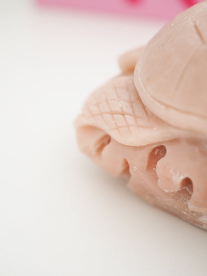 Wasser Schildkröte Dunkel Pinker Opal . Deep Pink Opal ca. 10 cm  460g - Hand Carved []