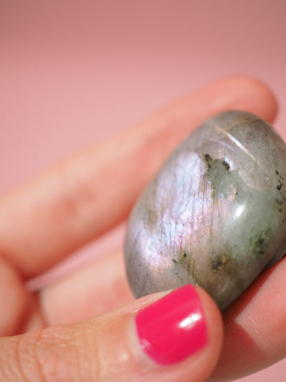 Silver purple Labradorit Palmstone 4 cm  (45) - Aus Madagascar