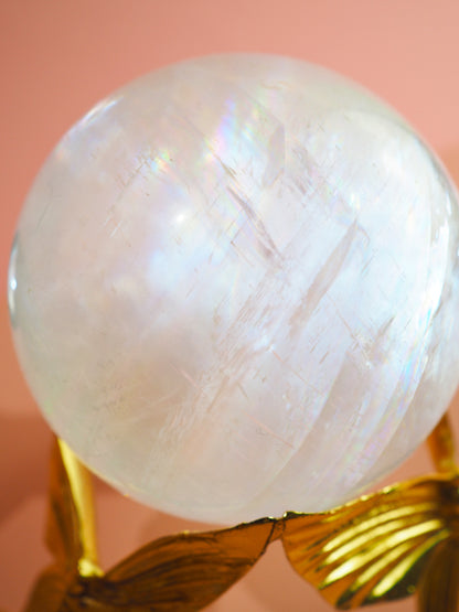 Weisse Calcit Kugel mit Regenbögen / White Calcite Sphere with Rainbows ca. 9 cm / 900g - aus Mexiko High Quality