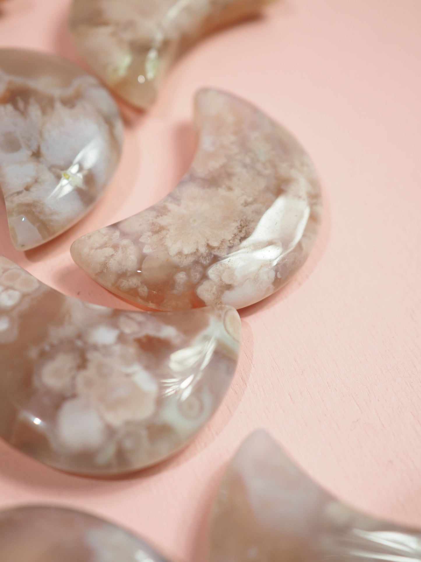 Flower Agate Mond aus Madagascar Carving. Handcarved - High Quality