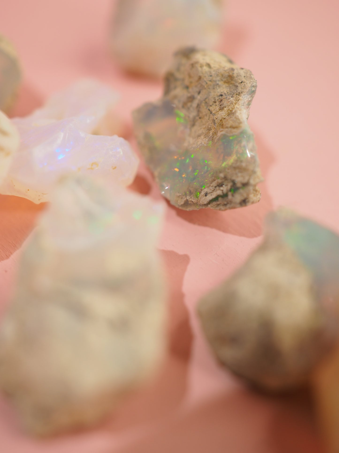 Welo Opal in Muttergestein 0.5 -1.8g - aus Äthiopien High Quality