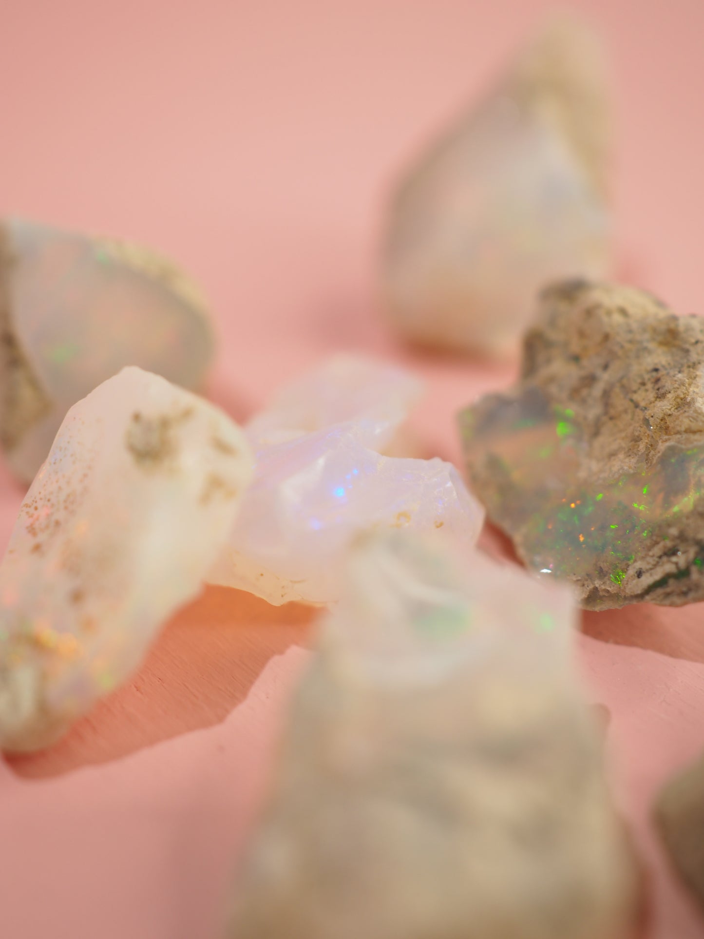 Welo Opal in Muttergestein 0.5 -1.8g - aus Äthiopien High Quality