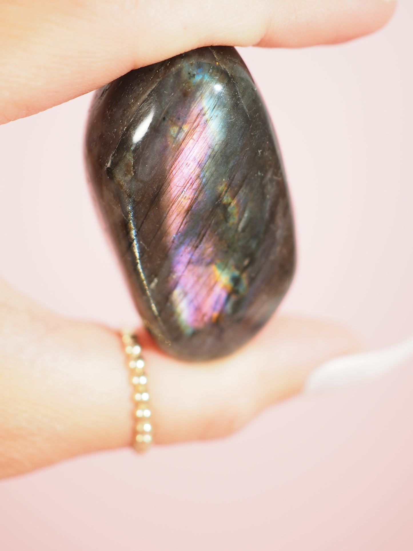 Labradorit Handsteine . Labradorite Palmstone SIZE M - Madagascar