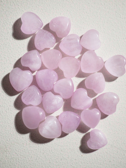 Kunzit Mini Mini Herz . Kunzite Mini Mini Heart ca. 1 cm