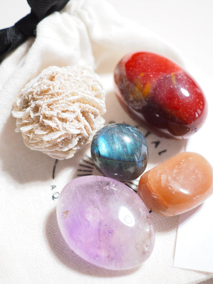 Kristall Set Intuition . CRYSTAL KIT INTUITION . Mondstein . Amethyst . Labradorit . Mookait . Sandrose
