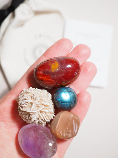 Kristall Set Intuition . CRYSTAL KIT INTUITION . Mondstein . Amethyst . Labradorit . Mookait . Sandrose