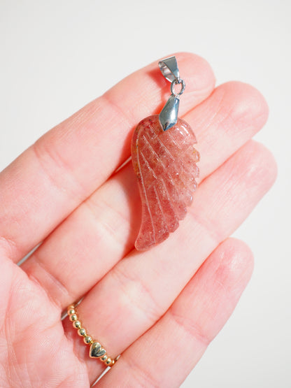 Erdbeer Quarz / Roter Aventurin Engel Flügel Anhänger . Strawberry Quartz / Red Aventurine  Angel Wing Pendant - aus Indien