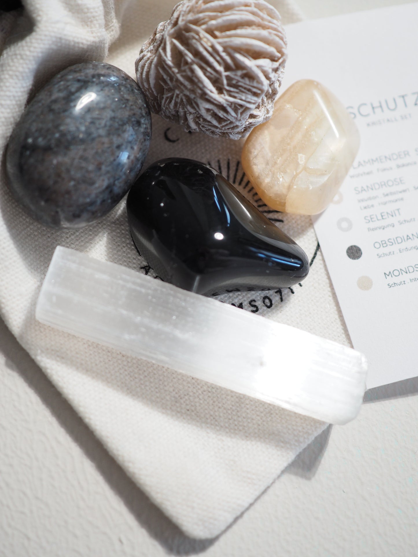 Kristall Set Schutz . CRYSTAL KIT PROTECTION . Flammender Stein  Sandrose . Selenit . Obsidian . Mondstein