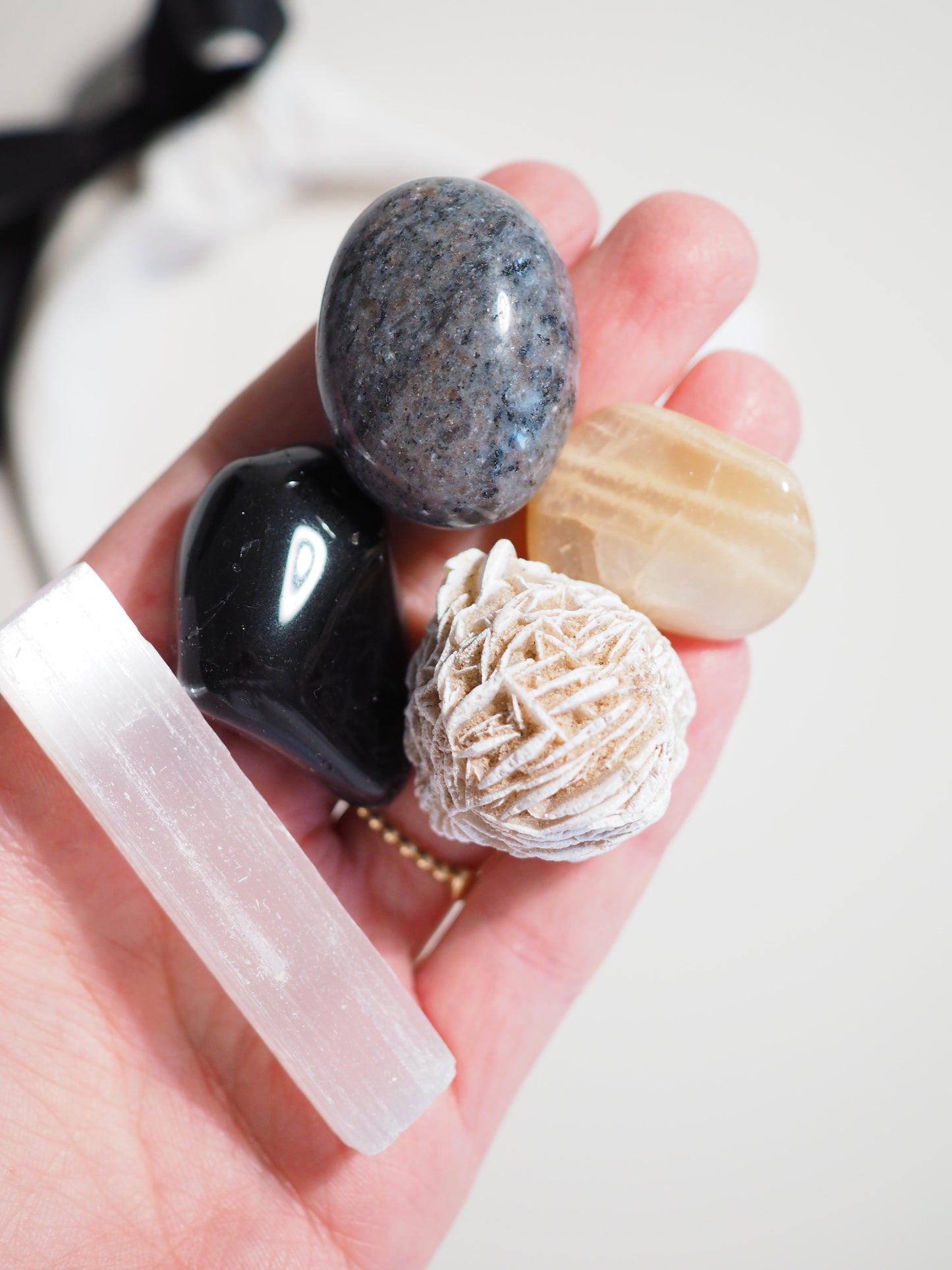 Kristall Set Schutz . CRYSTAL KIT PROTECTION . Flammender Stein  Sandrose . Selenit . Obsidian . Mondstein