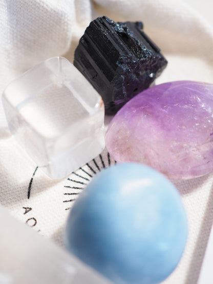 Kristall Set Meditation . CRYSTAL KIT MEDITATION . Amethyst . Bergkristall . Schwarzer Turmalin . Angelite . Selenit