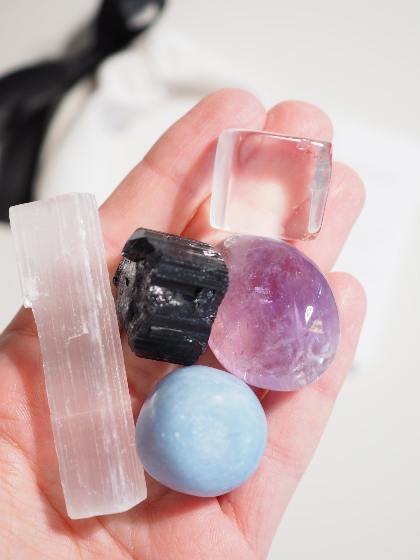 Kristall Set Meditation . CRYSTAL KIT MEDITATION . Amethyst . Bergkristall . Schwarzer Turmalin . Angelite . Selenit