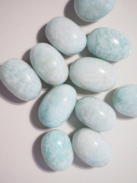 Pastell Amazonit Trommel Stein . Light Amazonite Tumble ca. 3cm Trommel Stein - aus Madagascar Flashy