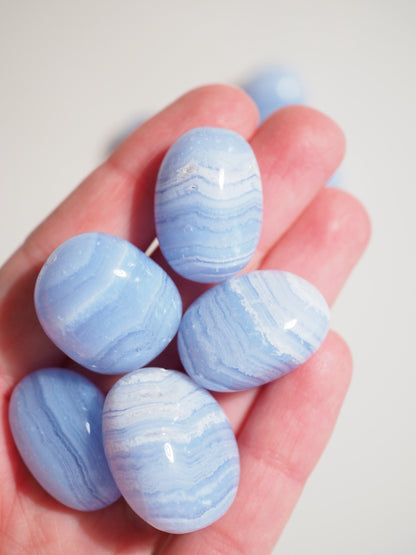 Blauer Spitzen Achat . Blue Lace Agate ca. 2cm - aus Namibia HIGH QUALITY