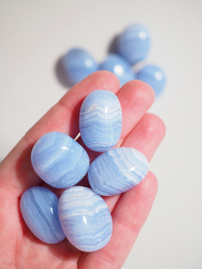 Blauer Spitzen Achat . Blue Lace Agate ca. 2cm - aus Namibia HIGH QUALITY