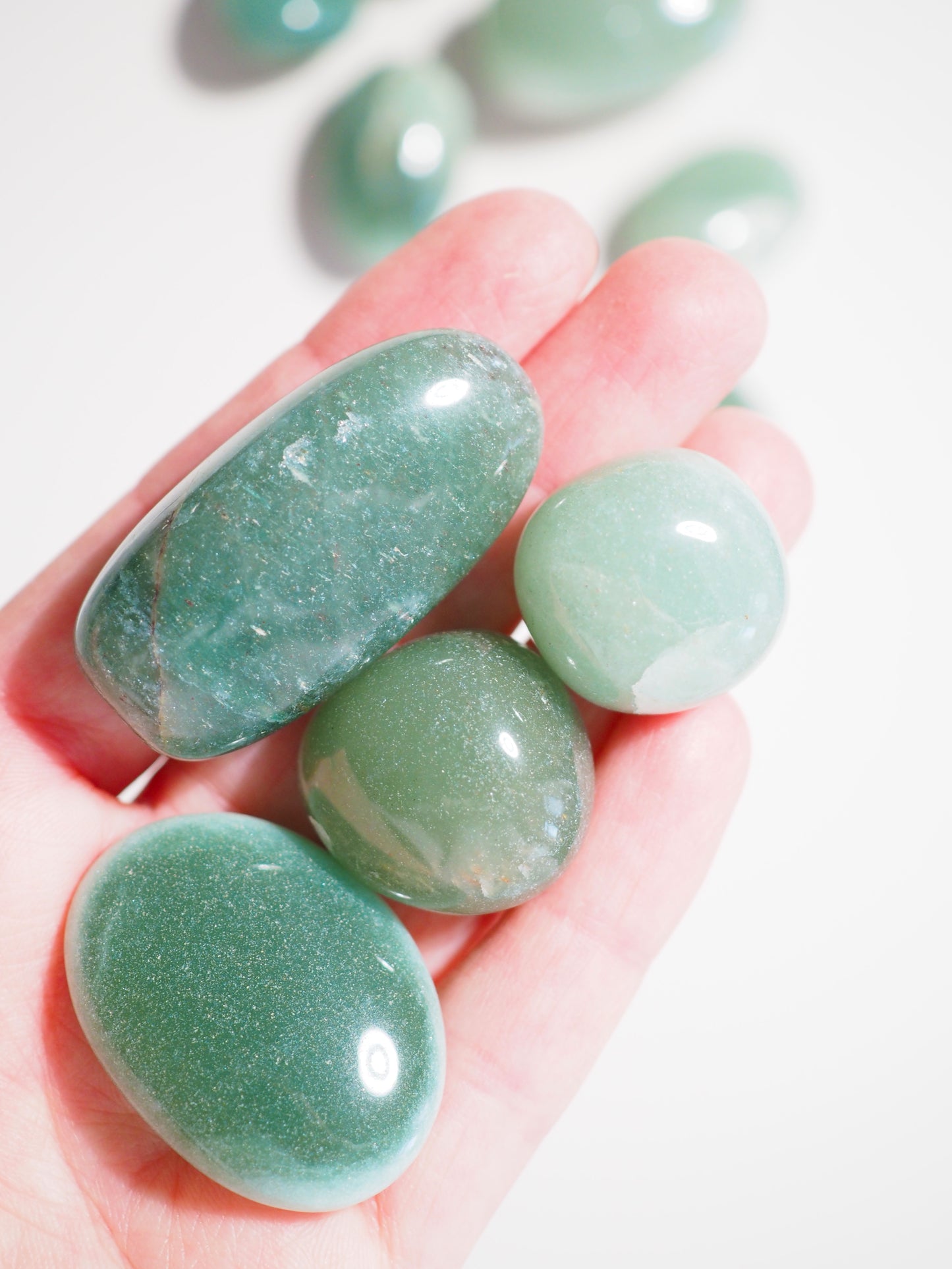 Grüner Aventurin Trommel Stein . Green Aventurine Tumble ca. 2-3cm - aus Indien