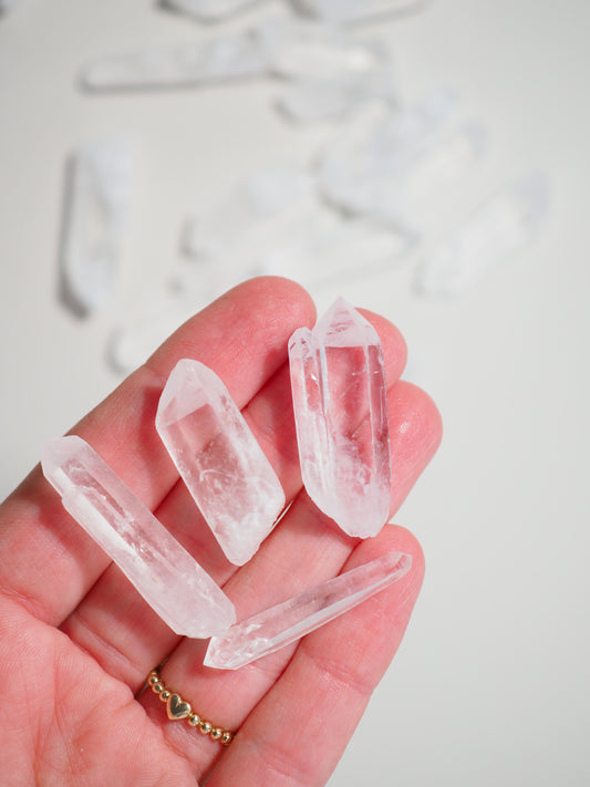 Mini Bergkristall 2-4cm Spitze roh . Mini Clearquartz Point - aus China