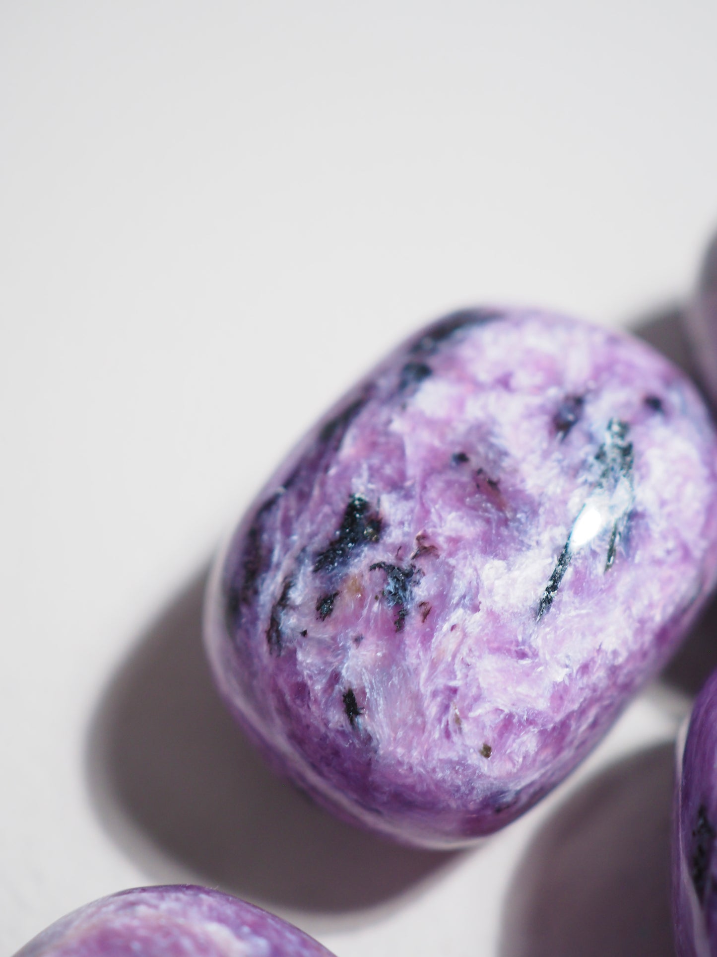 Charoit Trommelstein . CHaroite Tumble ca 3 cm - aus Russland HIGH QUALITY RARE