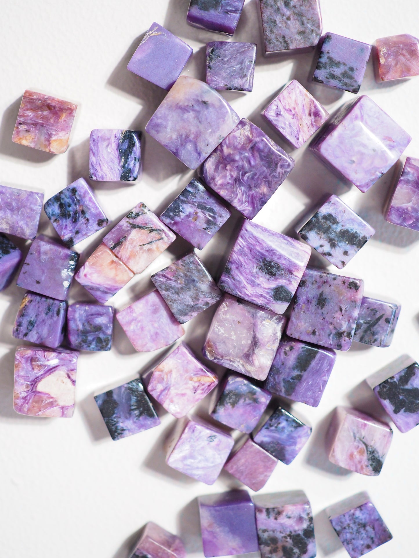 Charoit mini Würfel . Charoite mini Cube ca. 0.8 -1 cm - aus Russland RARE