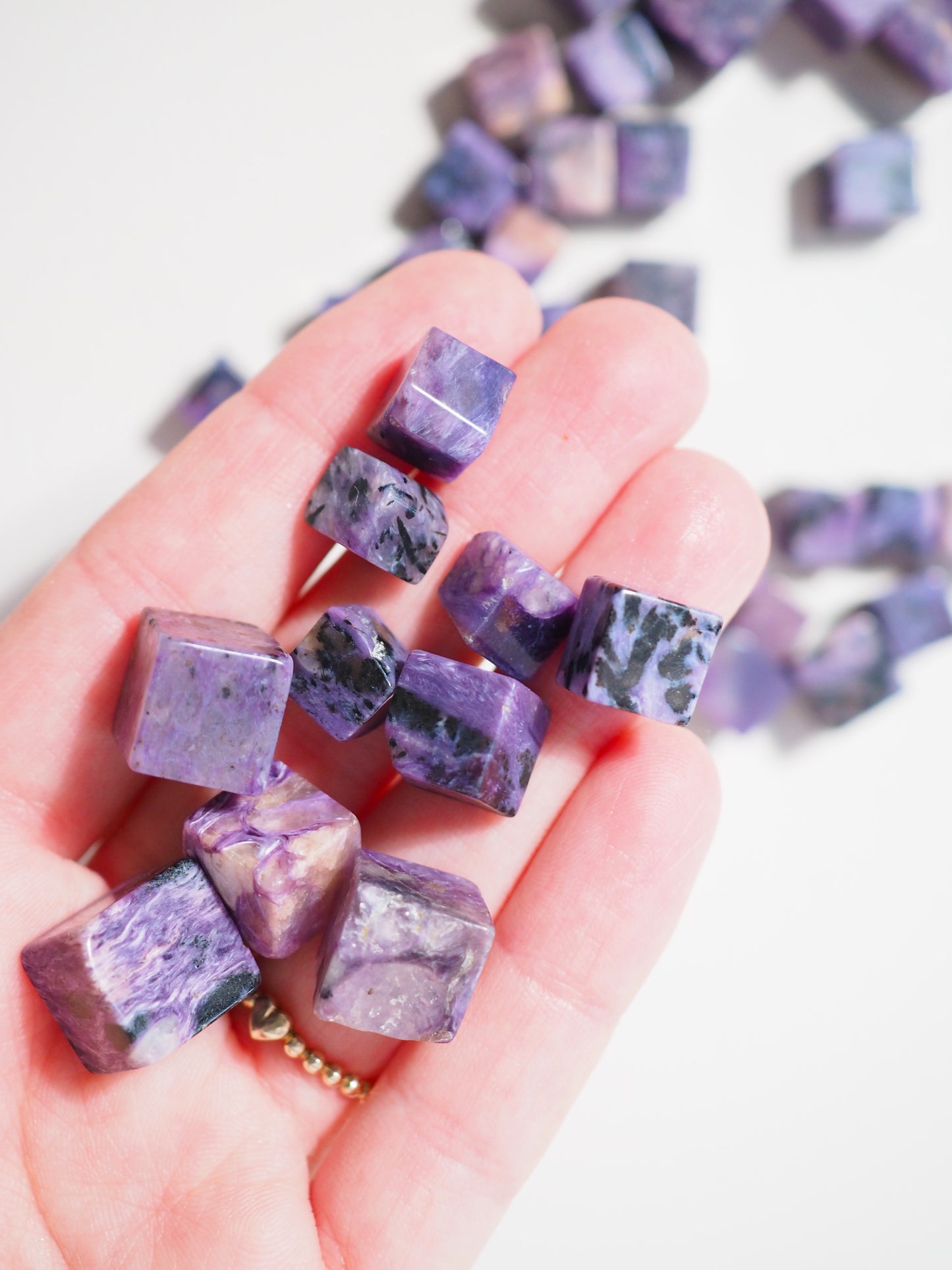 Charoit mini Würfel . Charoite mini Cube ca. 0.8 -1 cm - aus Russland RARE