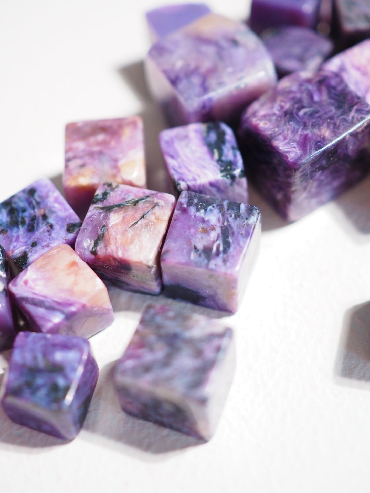 Charoit mini Würfel . Charoite mini Cube ca. 0.8 -1 cm - aus Russland RARE