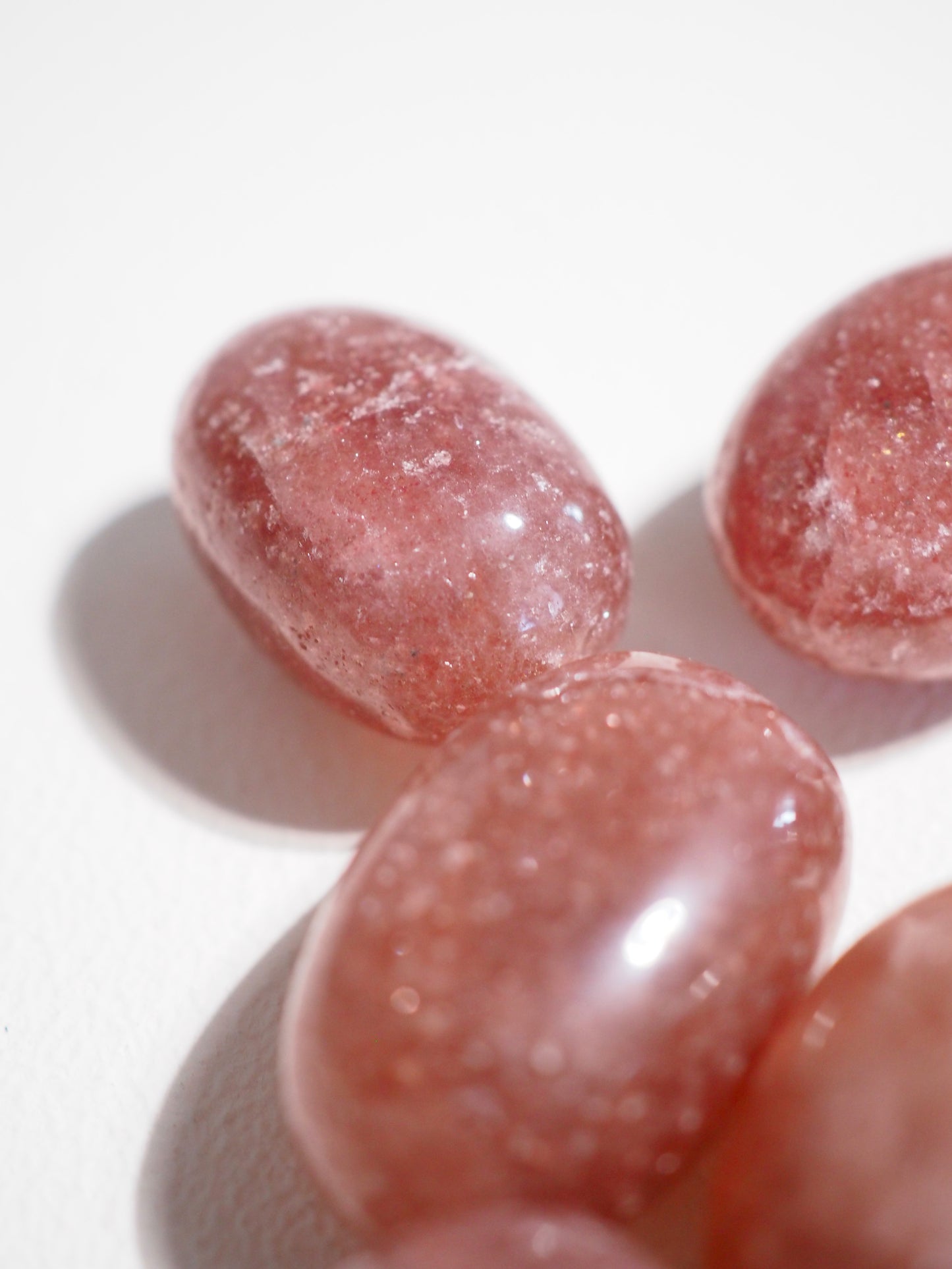 Roter Aventurin . Erdbeer Quarz Trommelstein . Strawberry Quartz Tumble ca. 2.5cm - aus Indien