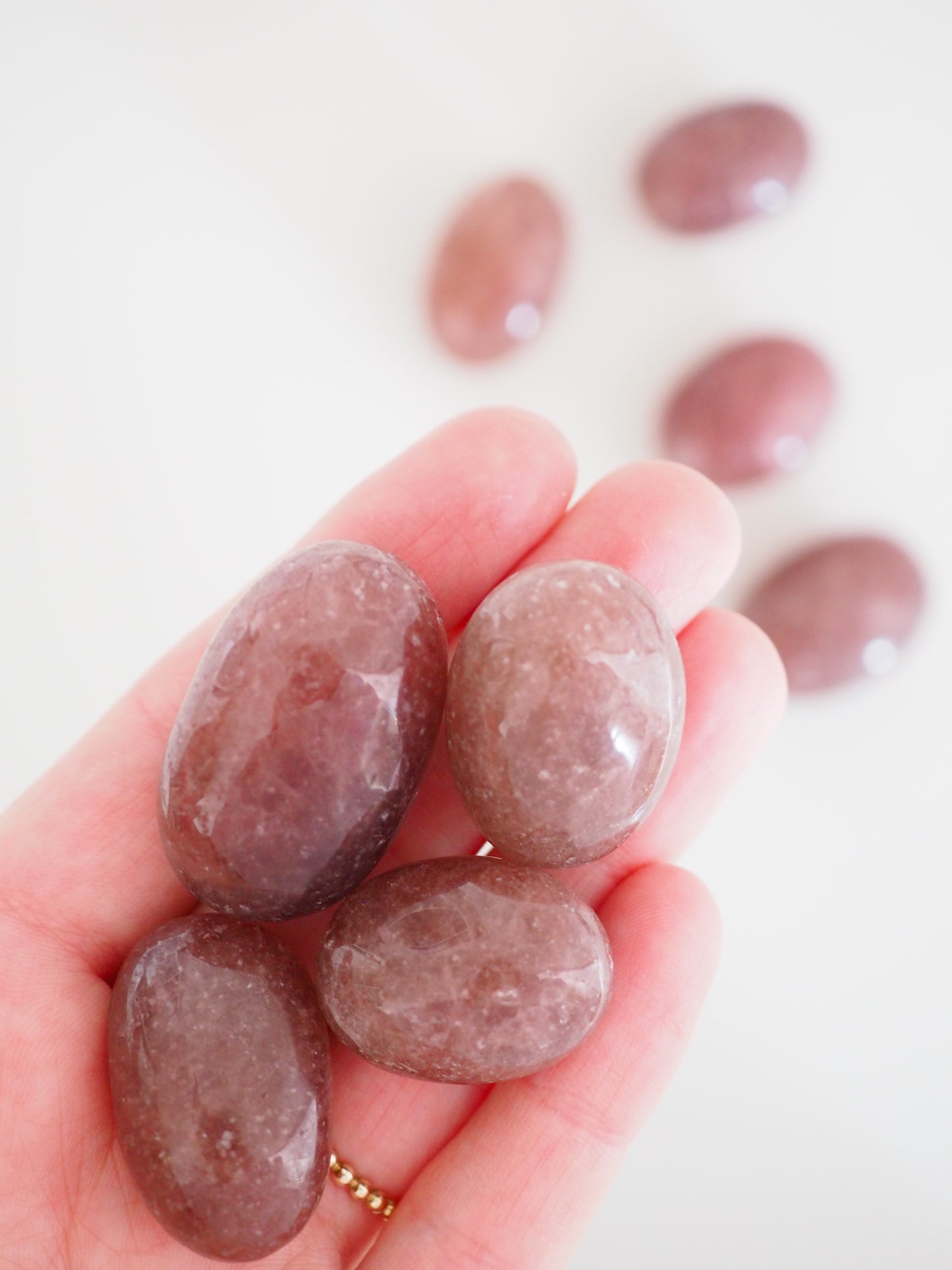 Roter Aventurin . Erdbeer Quarz Trommelstein . Strawberry Quartz Tumble ca. 2.5cm - aus Indien