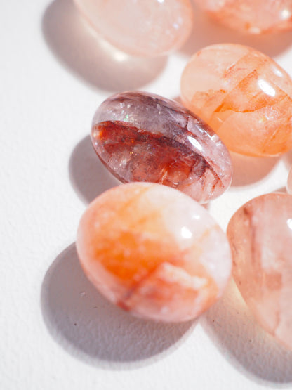 Feuer Quarz . Hämatoid Quarz Trommelstein . Fire Quartz Tumble ca. 2 cm - aus China