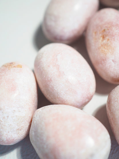 Pinker Opal Trommel Stein  . Deep Pink Opal Tumble ca 2-3 cm - Common Quality