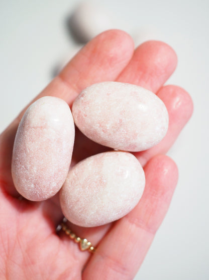 Pinker Opal Trommel Stein  . Deep Pink Opal Tumble ca 2-3 cm - Common Quality