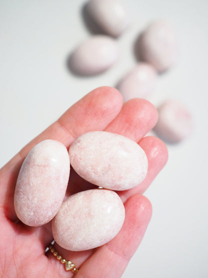 Pinker Opal Trommel Stein  . Deep Pink Opal Tumble ca 2-3 cm - Common Quality