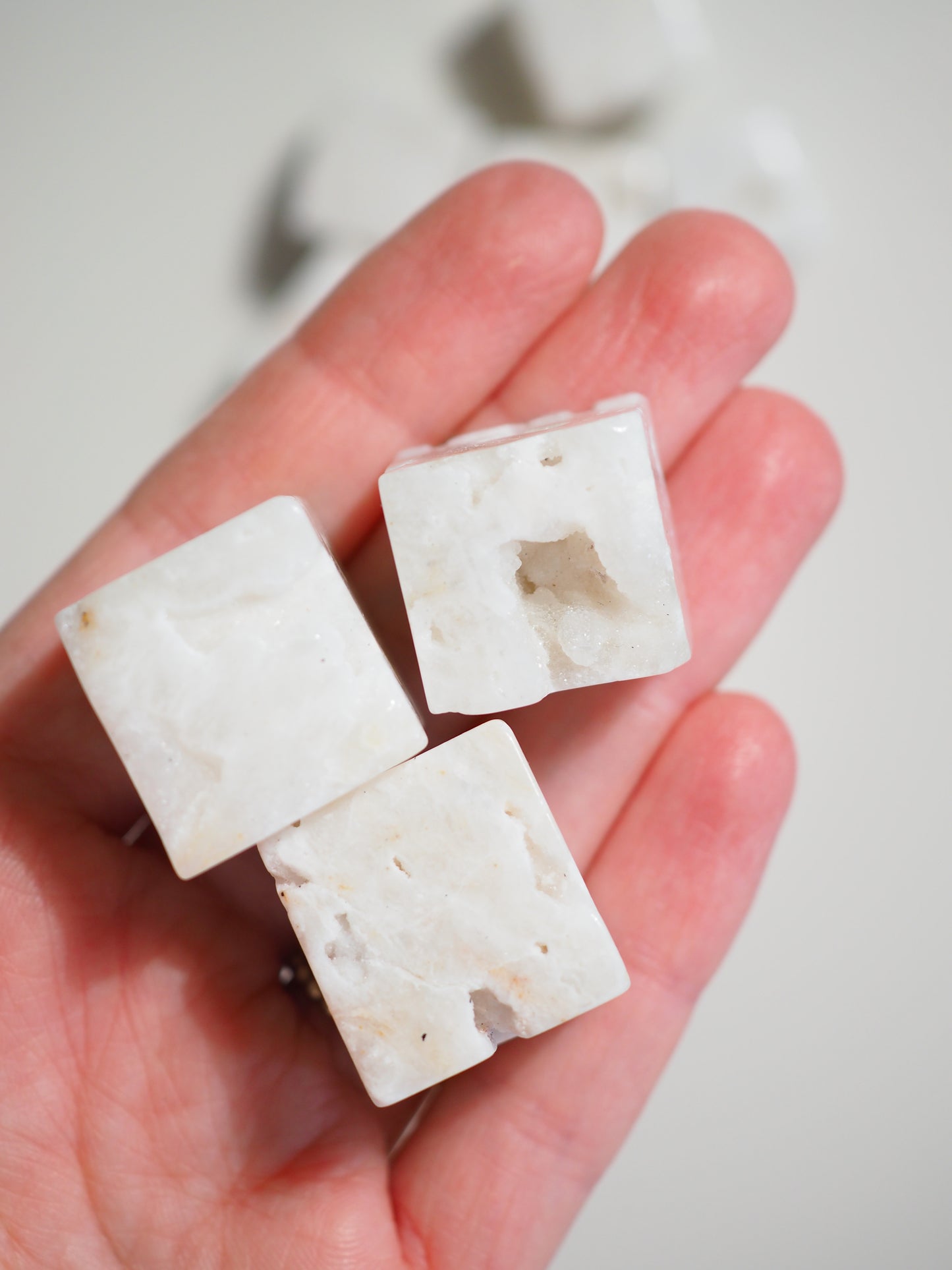 Weißer Sphalerit Würfel .  White Sphalerite Cube ca. 1cm - Druzy