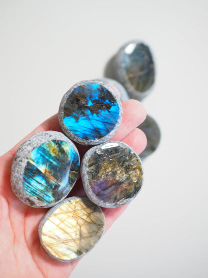 Labradorit Meditations Stein - Labradorite Meditation Stone - ca. 4-5 cm aus Madagaskar HIGH QUALITY