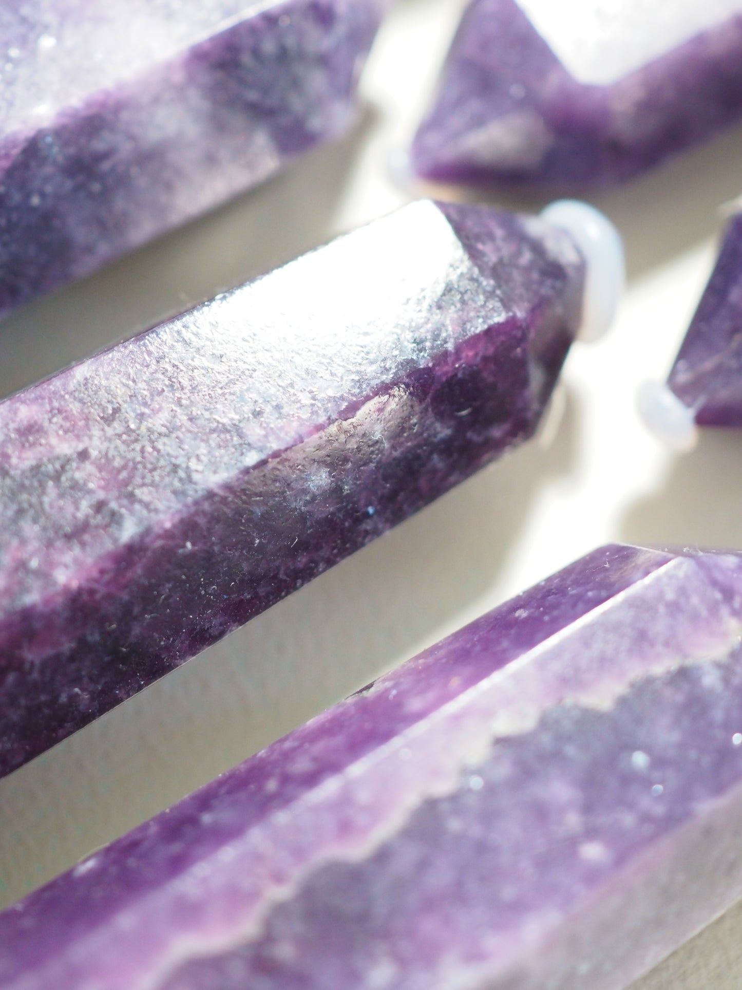 Dunkle Lepidolit Spitze . Dark Lepidolite Point ca xx cm - aus