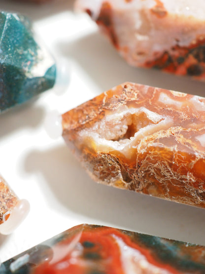 Druzy Roter Moosachat Spitze . Druzy red moss agate Point ca 7-9 cm - Treated